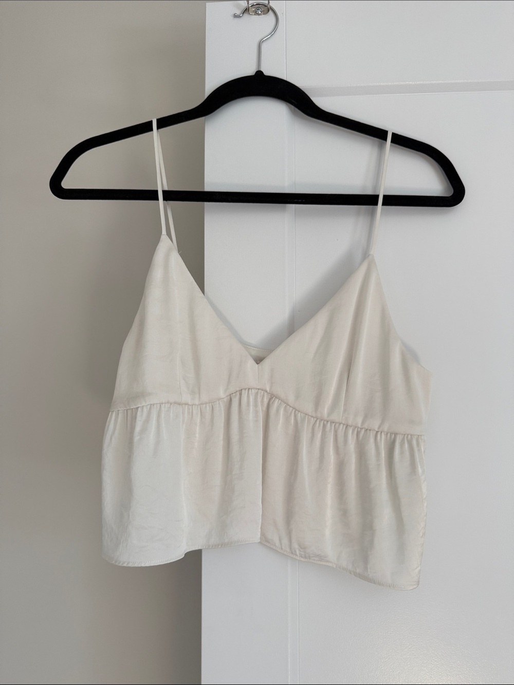 Aritzia Little Moon Cream V-Neck Spaghetti Strap Cropped Camisole